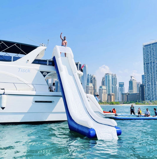 ドバイ: Tisck 75フィート ラグジュアリーヨット プライベートレンタル