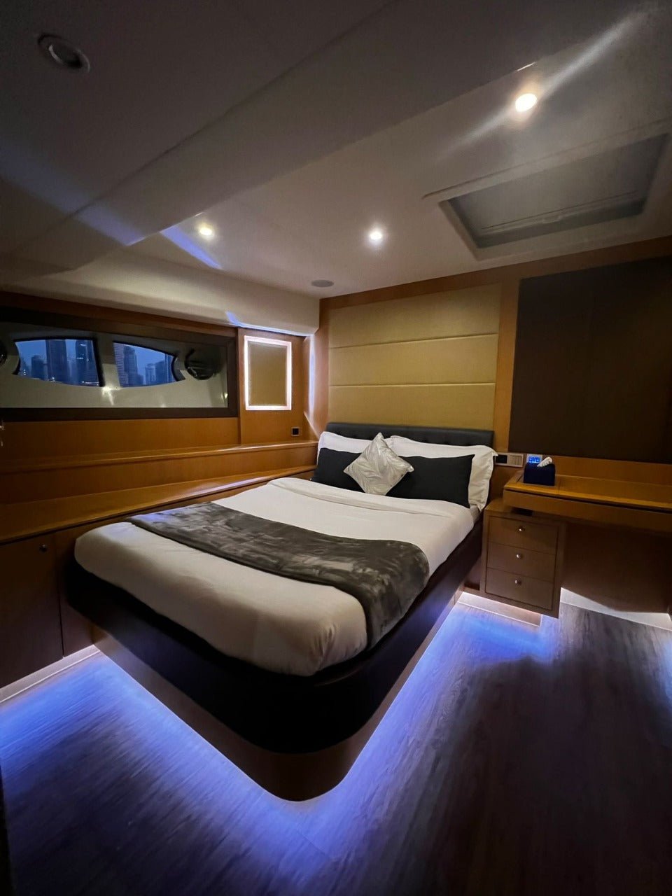 Dubai: Kona 110 ft Luxury Yacht Private Rental