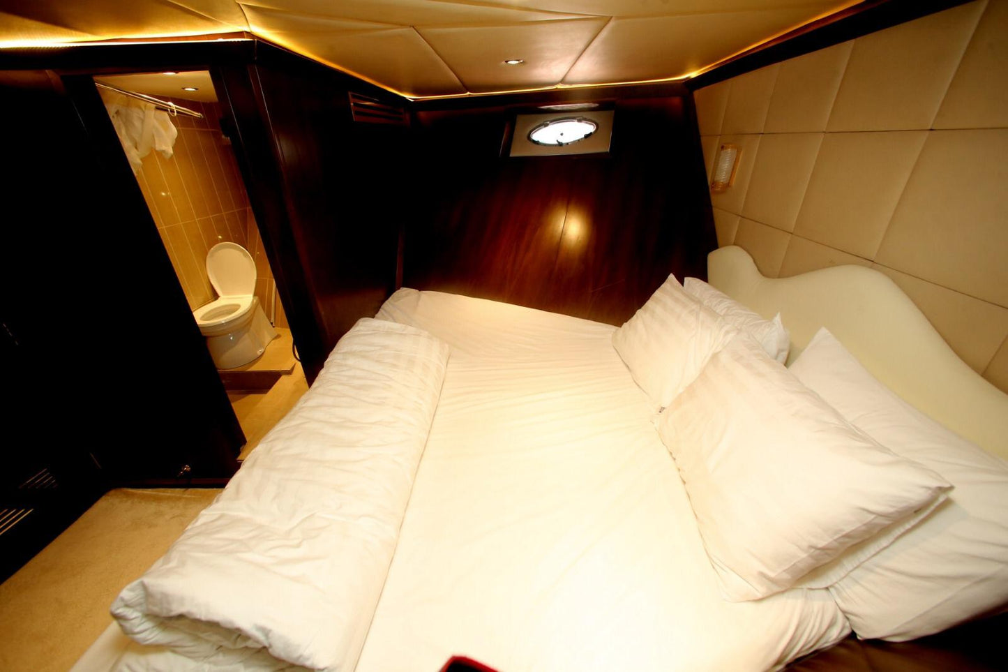 Doha: Private Yacht Rental