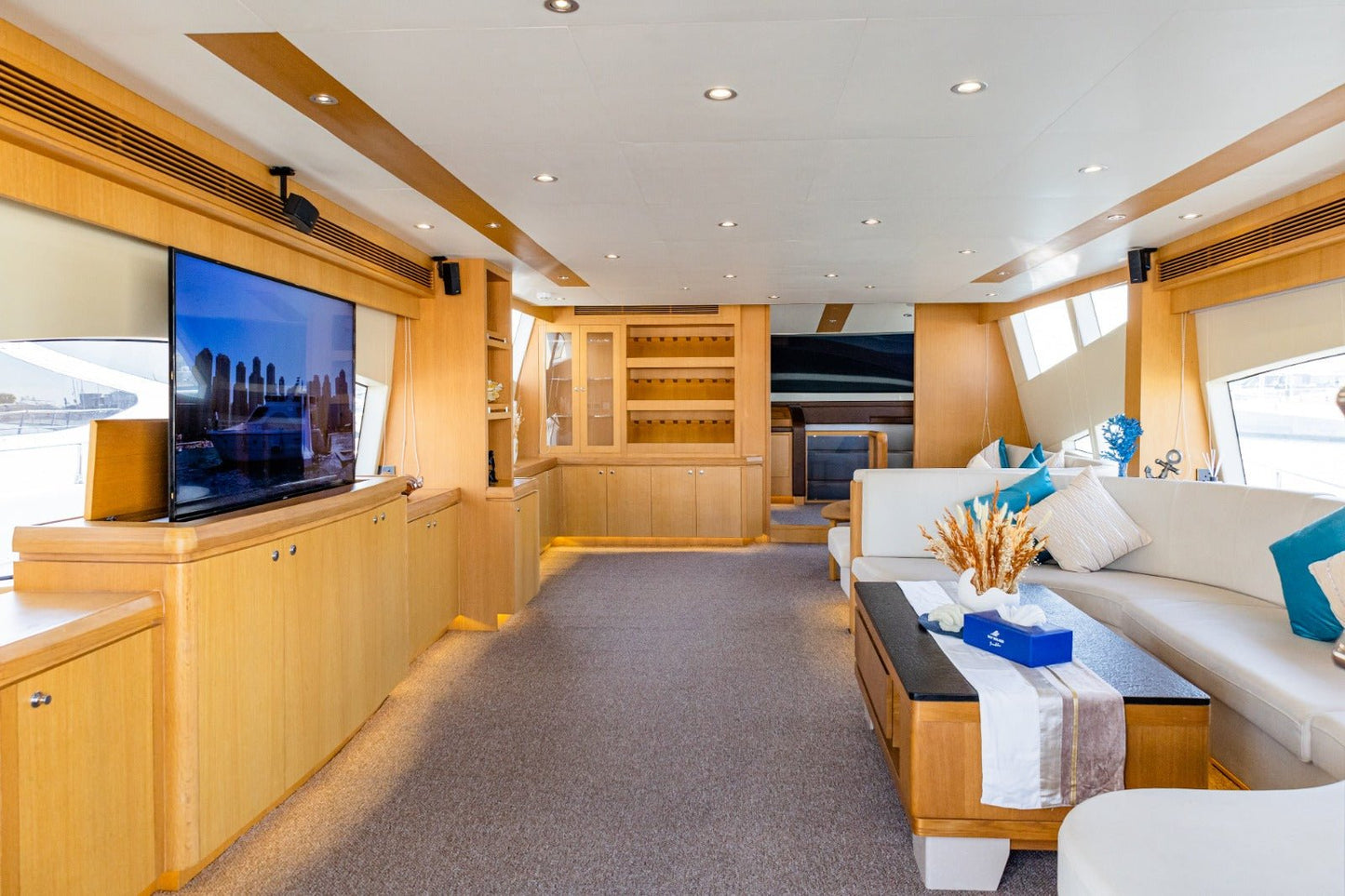 Dubai: Privatvermietung einer Astra 76 Fuß Luxusyacht