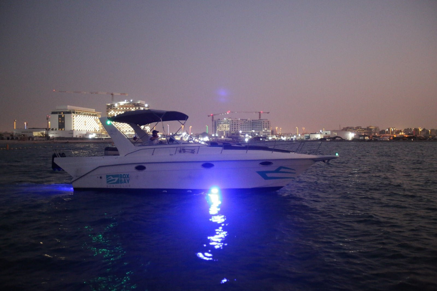Doha: rejs statkiem o zachodzie słońca i nocą wzdłuż promenady Doha