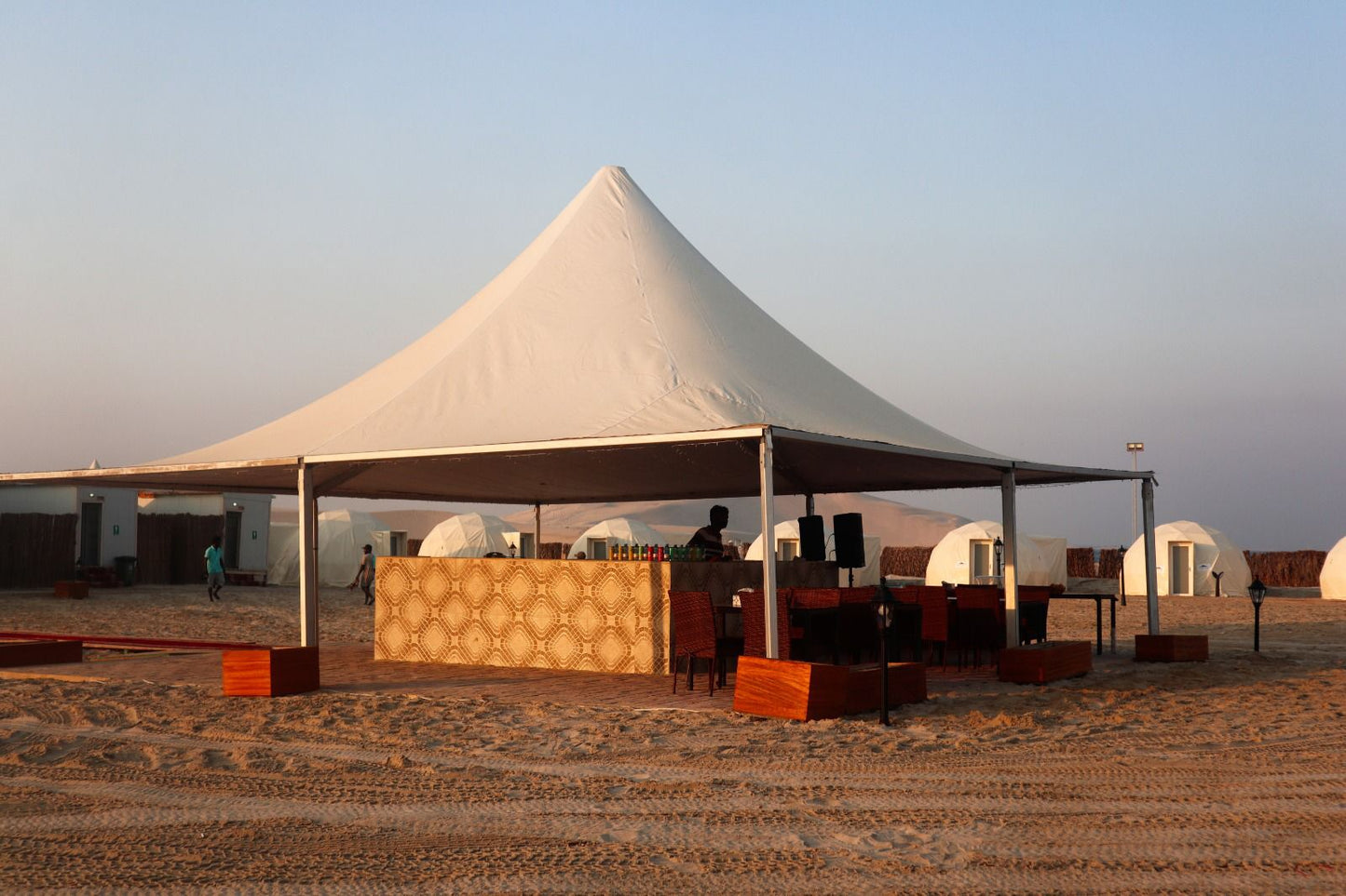 Doha: experiência noturna de acampamento no deserto com jantar de churrasco e observação de estrelas