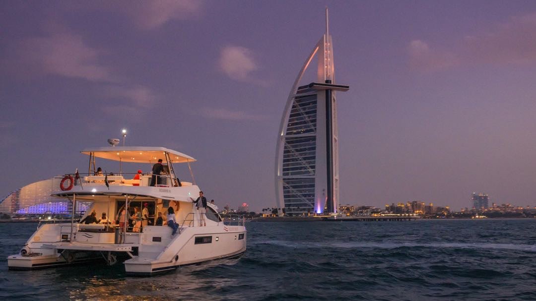 Dubai: Marina Evening Yacht Tour with Live BBQ