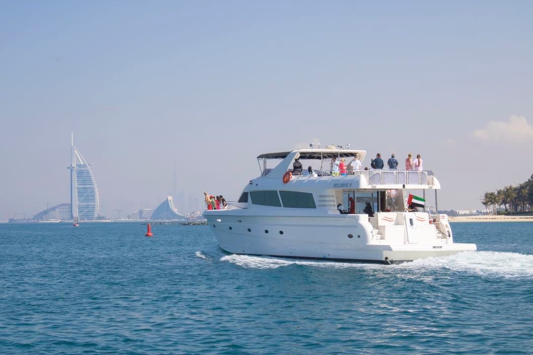 Dubai: Nachmittags-Yachttour durch die Marina mit Live-BBQ