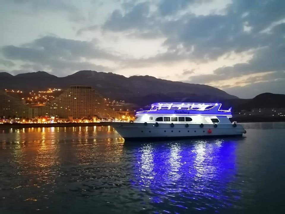 Ain El Sokhna: Luxury Snorkeling Boat Cruise & Lunch