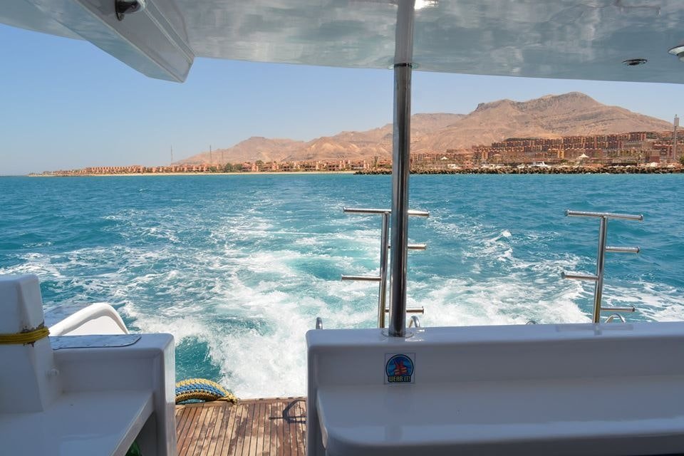 Ain El Sokhna: Luxury Snorkeling Boat Cruise & Lunch