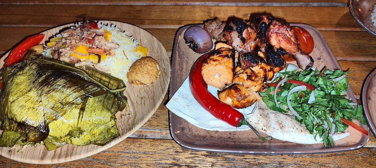 Dubai: Rote Dünen mit dem Quad, Kamelritt, Sandboarding und BBQ im Al Khayma Camp