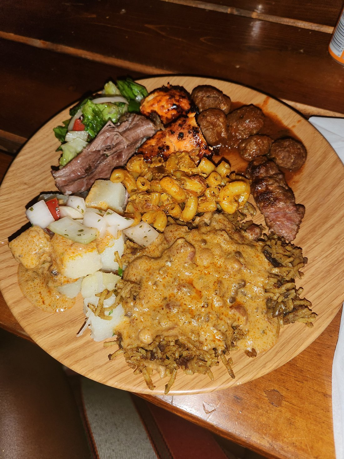 Dubai: Rote Dünen mit dem Quad, Kamelritt, Sandboarding und BBQ im Al Khayma Camp