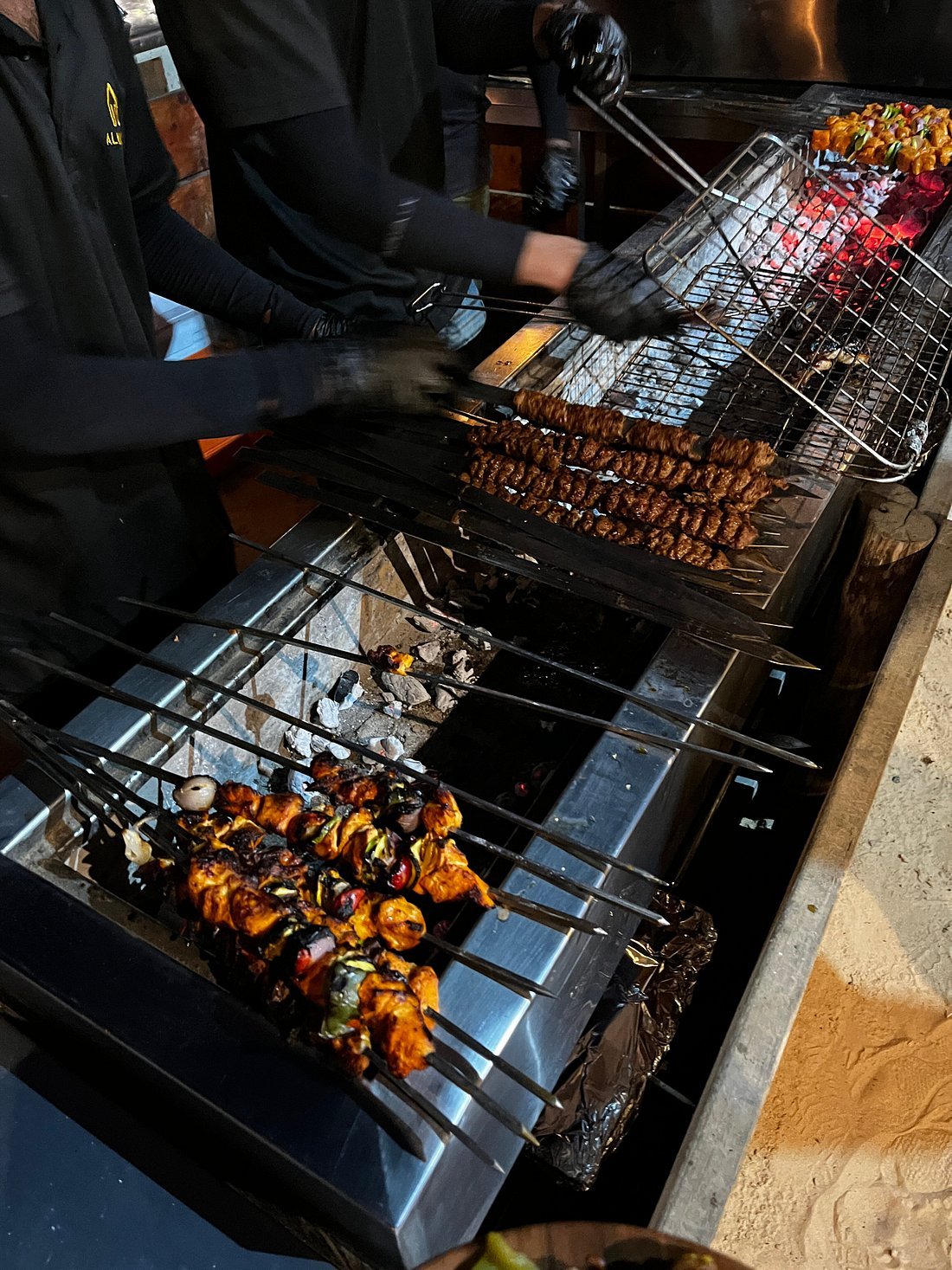 Dubai: Rote Dünen mit dem Quad, Kamelritt, Sandboarding und BBQ im Al Khayma Camp
