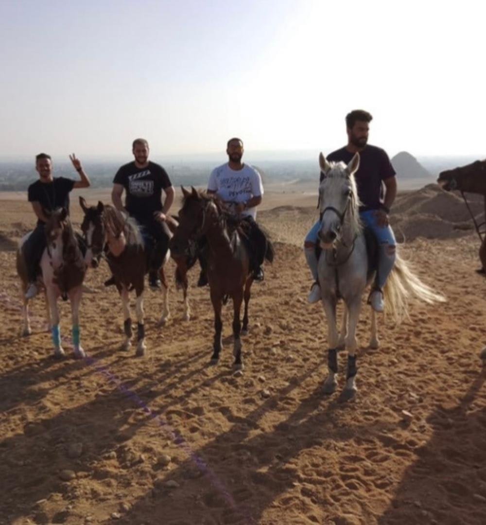Paardrijden in de Abu Sir-woestijn