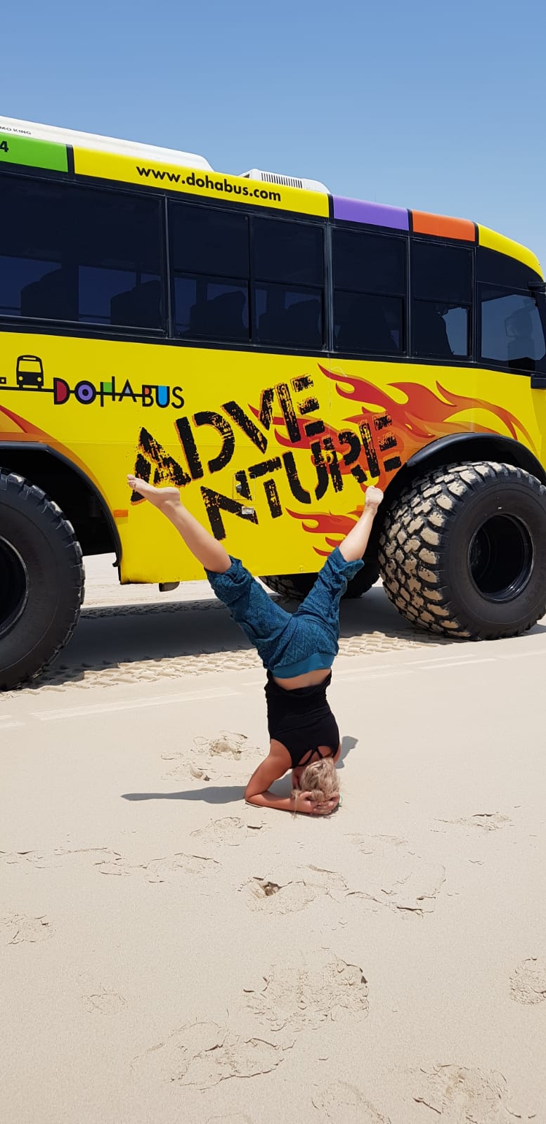 Doha : visite en bus monstre dans le désert de Sealine
