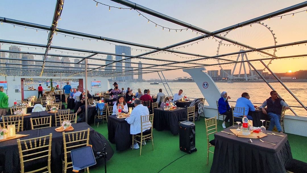 دبي: رحلة بحرية في غروب الشمس في مارينا مع العشاء