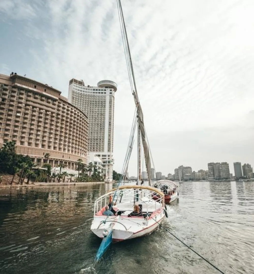 Cairo: Giza Pyramids and Sphinx Tour with River Nile Felucca Sailboat Ride