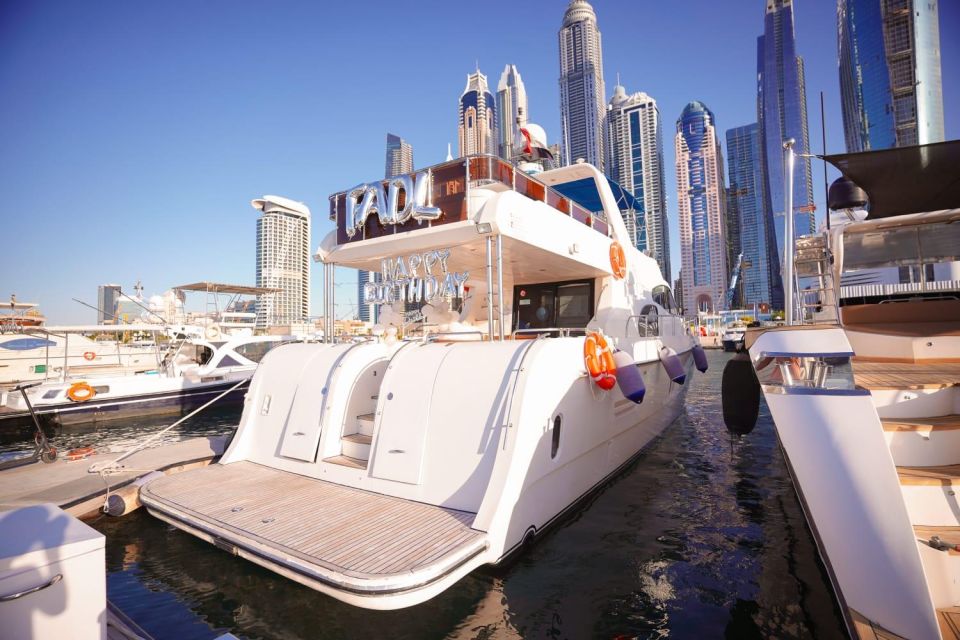 Dubai: verjaardagsviering in stijl op een luxe jacht