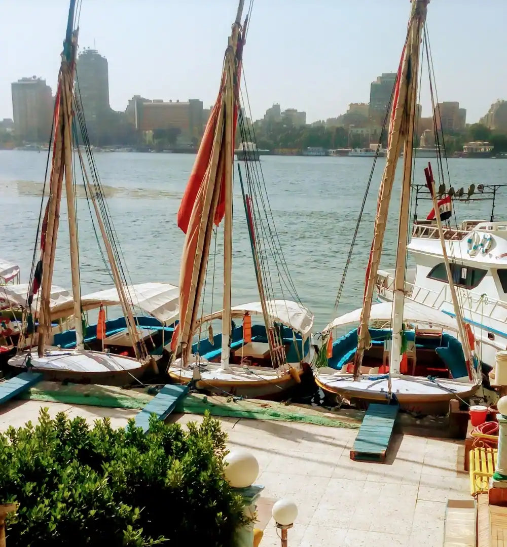 Cairo: Giza Pyramids and Sphinx Tour with River Nile Felucca Sailboat Ride