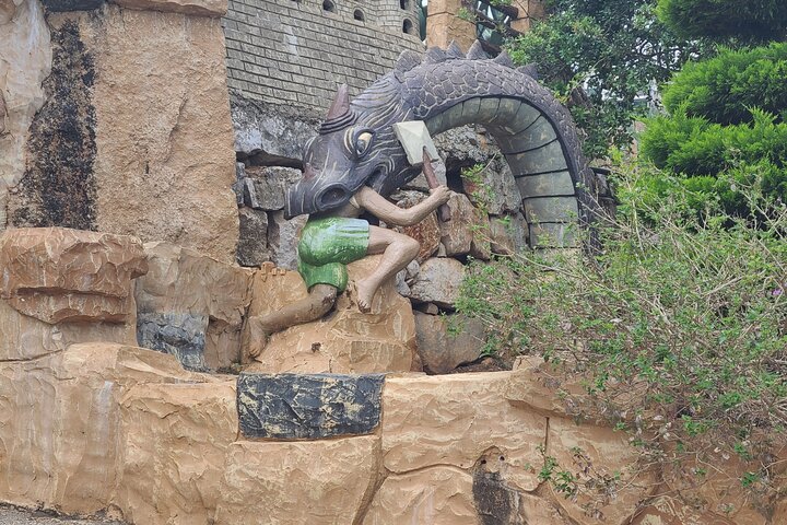 从贝鲁特出发：Jabal El Arbaaine、梦想宫、Oyoun El Samak 和 Zahlan 石窟一日游