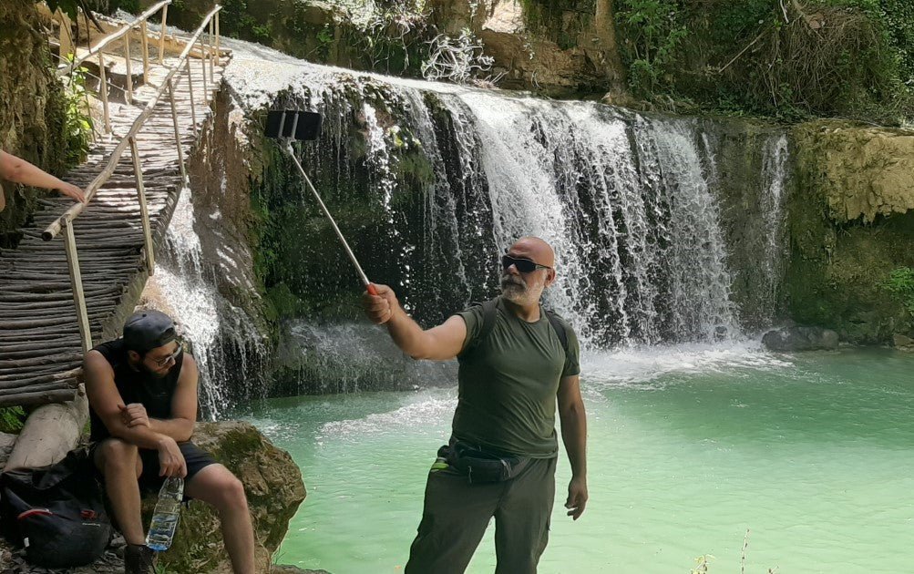 Desde Beirut: visita guiada a las cascadas de Zarka, el castillo de Moussa y Deir El Amar