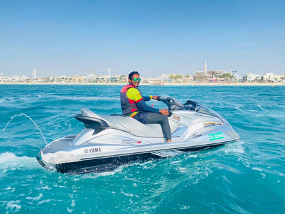 Dubai: begeleide jetskitour met uitzicht op de skyline van de stad