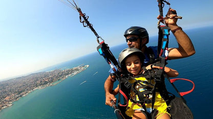 Jounieh: Paragliding-Aktivität über dem Libanon