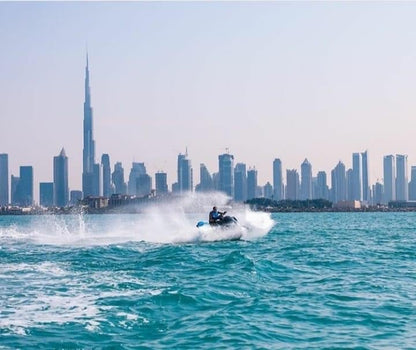 Dubai: begeleide jetskitour met uitzicht op de skyline van de stad