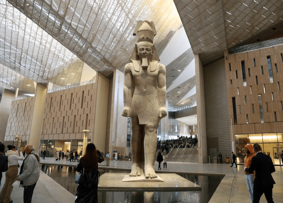 المتحف المصري الكبير - تذاكر تخطي الخط والجولات المصحوبة بمرشدين وعرض توت عنخ آمون