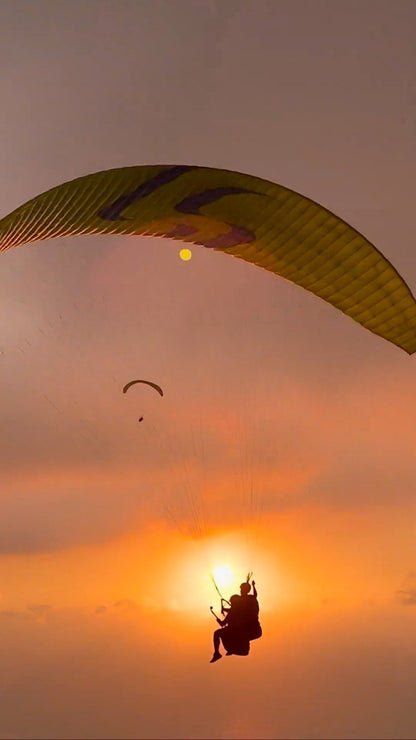 Jounieh Bay: Activitate de parapantă