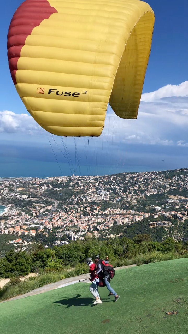 Jounieh: Paragliding-Aktivität über dem Libanon