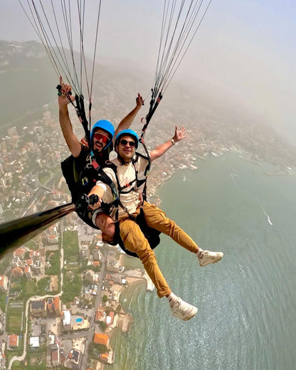Jounieh: Activitate de parapantă peste Harissa