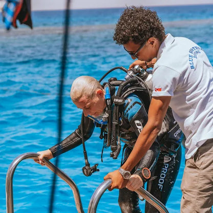 El Gouna: escursione in barca per un battesimo subacqueo per principianti
