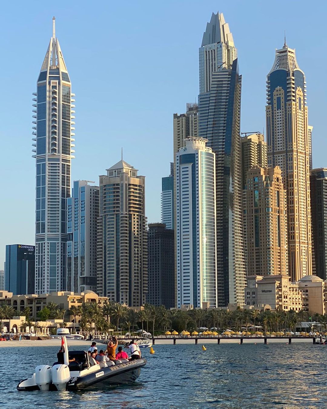 Dubai Marina: Atlantis Luxury Speedboat Tour