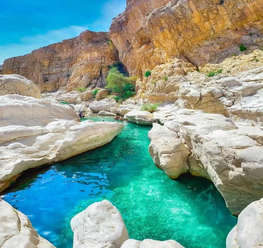 Muscat: Wadi Shab and Bimmah Sinkhole Tour