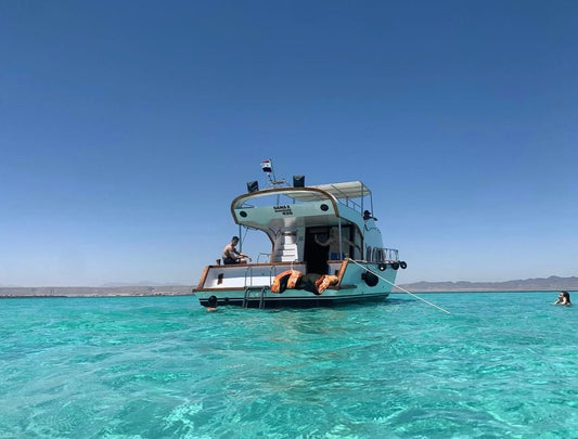 El Gouna: Private Boat Day Trip to Bayoud