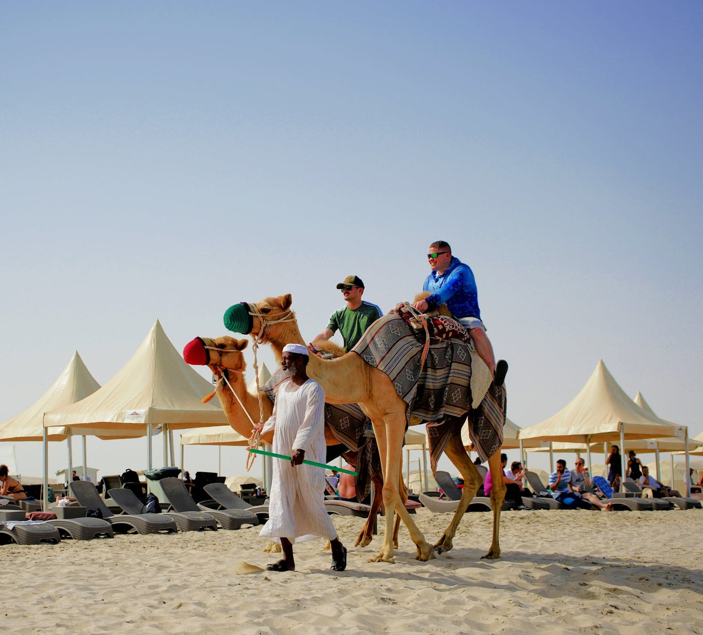 Doha : safari d'une journée dans le désert, exploration des dunes, excursion en mer intérieure et dîner barbecue