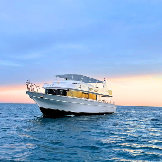 Hurghada : excursion en yacht privé Edan Storm vers les îles avec plongée en apnée et déjeuner