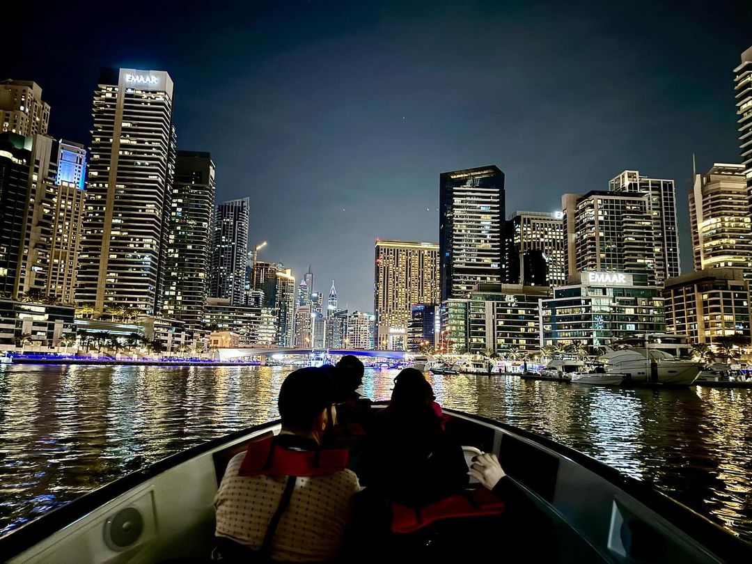 Dubai Marina: Atlantis Luxury Speedboat Tour