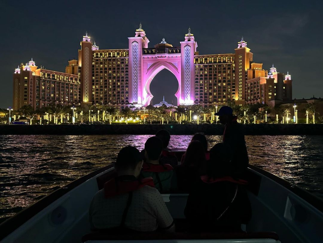 Dubai Marina: Atlantis Luxury Speedboat Tour