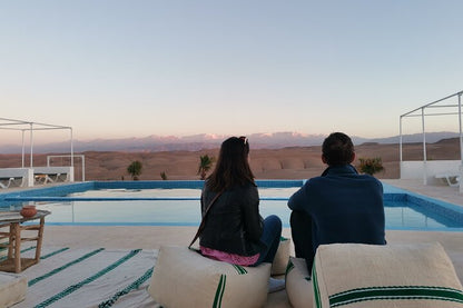 Dari Marrakech: Naik Unta di Gurun Agafay dengan Pertunjukan Makan Malam
