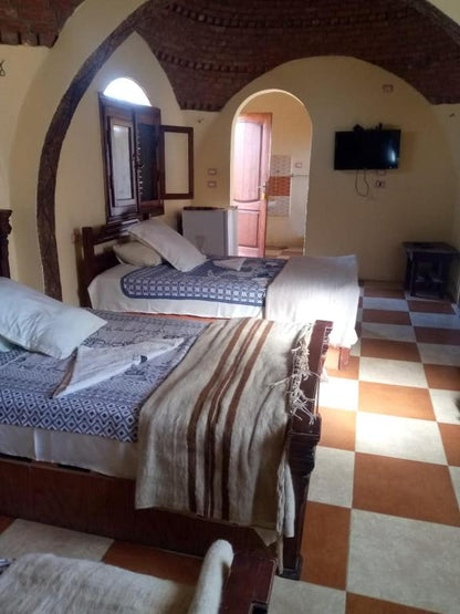 From Cairo: Private 4-Days Siwa Oasis Trip with Hot Springs and Desert Safari