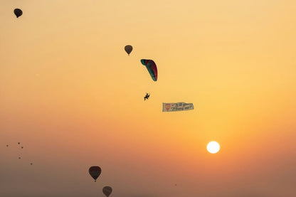 Dubai: deserto de paramotor visto de cima