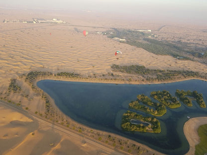 Dubai: deserto de paramotor visto de cima