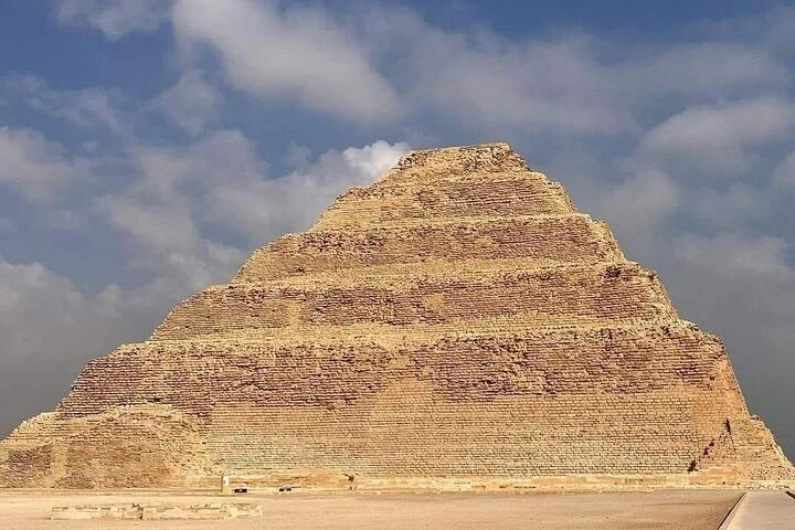 Cairo: Private Day Tour to Giza Pyramids Sphinx, Saqqara, and Memphis