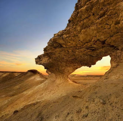 Doha: Westküste Katar, Kamelrennen und Wüstenskulpturen