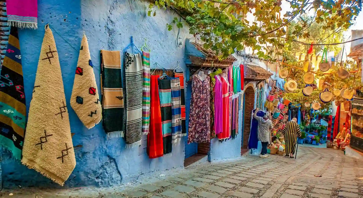 From Fès: Transfer nach Tanger mit Besuch in Chefchaouen