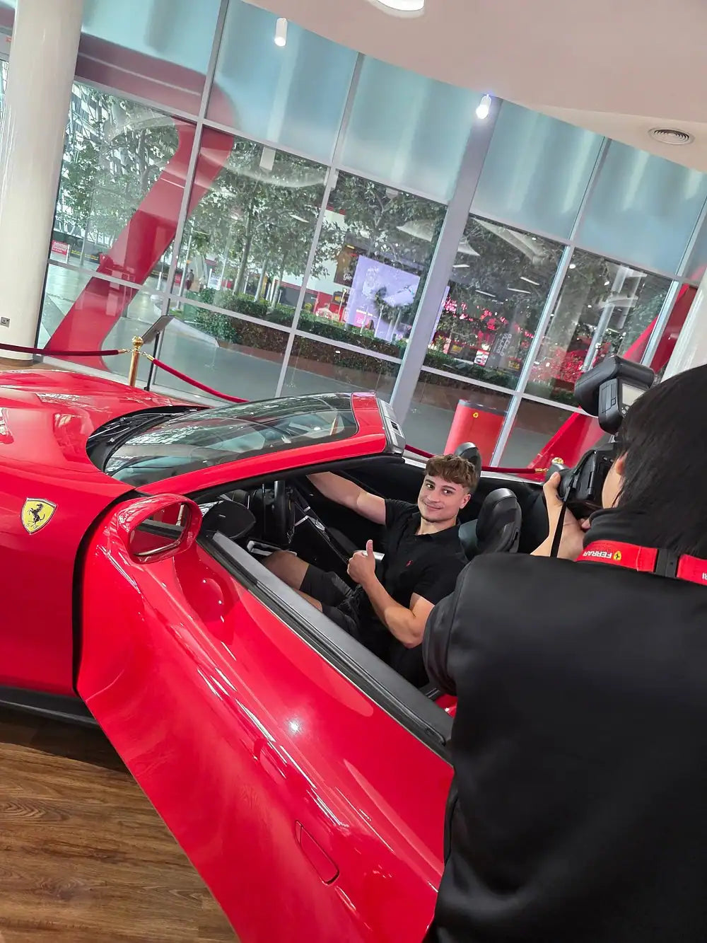 Абу-Даби: Частный тур с билетом на вход в Ferrari World