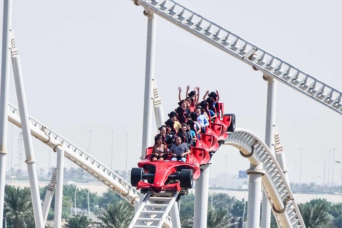 Абу-Даби: Частный тур с билетом на вход в Ferrari World