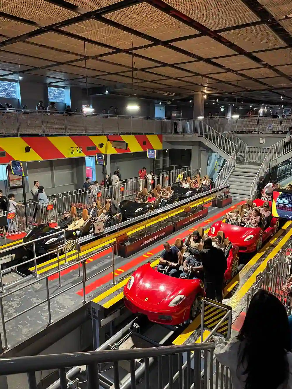 Абу-Даби: Частный тур с билетом на вход в Ferrari World