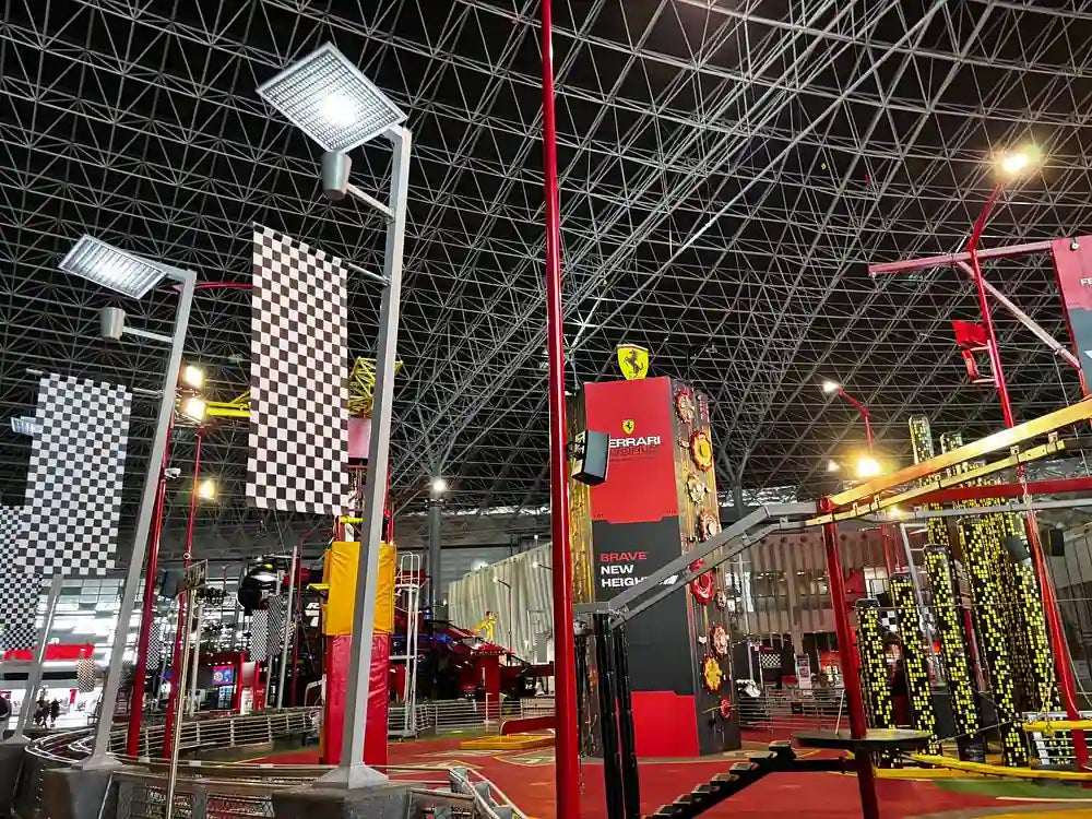 Абу-Даби: Частный тур с билетом на вход в Ferrari World