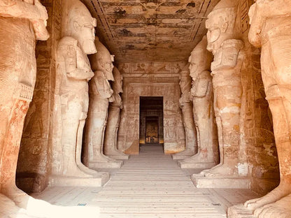 从卢克索出发：2天私人游，前往埃德夫、阿斯旺和阿布辛贝尔