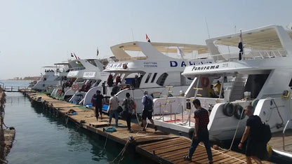 Ain El Sokhna: Passeio Privado de Barco Panorama com Mergulho com Snorkel, Almoço e Refrigerantes