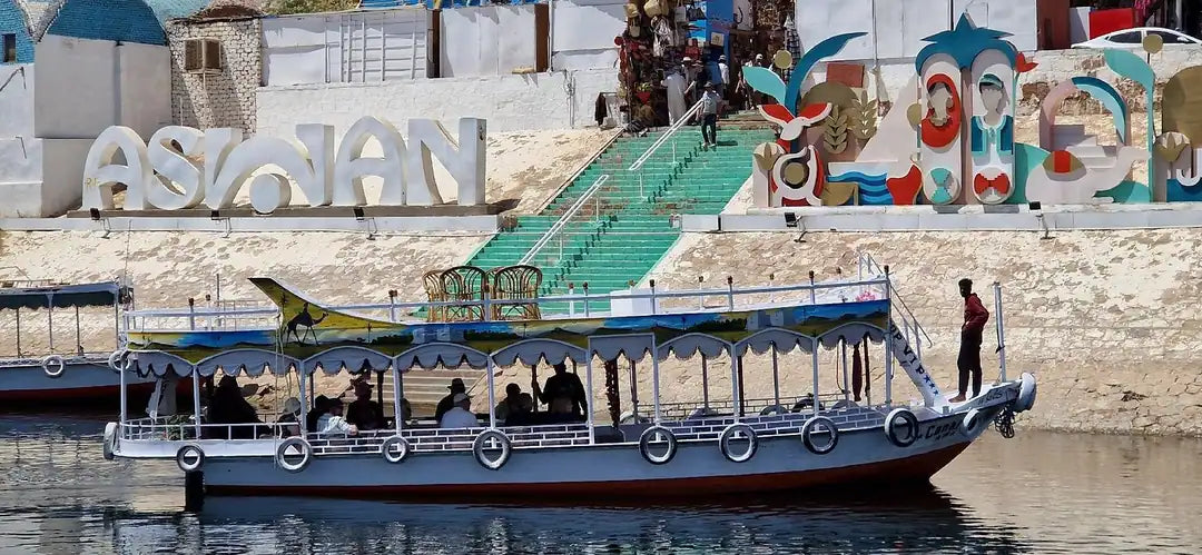 أسوان: جولة إرشادية في القرية النوبية وركوب قارب آلي في نهر النيل